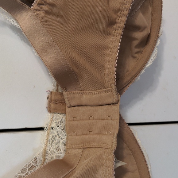 40DD Lace Wonderbra - Picture 6 of 6